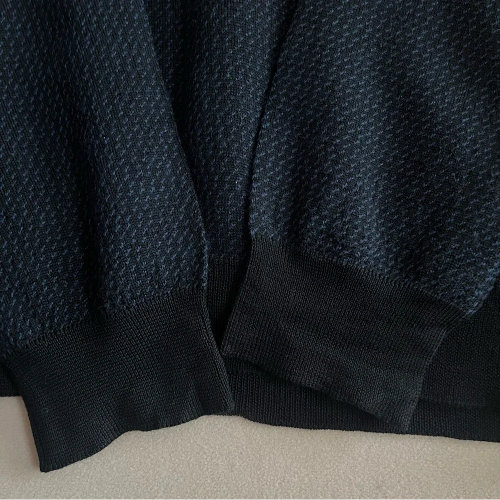 Bloomingdales The Men’s Store 100% Merino Wool V-Neck Sweater Navy Blue L Preppy